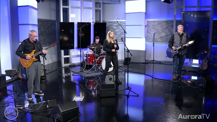 Jess Wingenette Band - Aurora on Stage