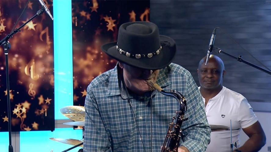 Dotsero Performs "Deja Vrai"