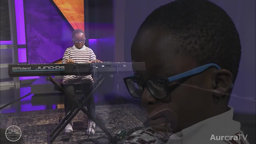 Aurora on Stage - Jude Kofie "He's Good"