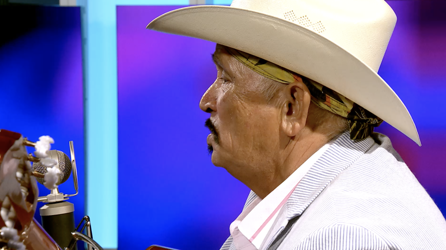 Aurora On Stage - José Hernández, "Llegaste tu" ("You Arrived")